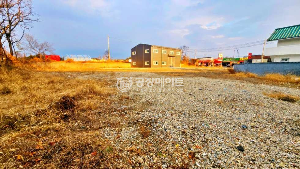 경기 화성효행구 정남면 덕절리 향남IC 근접 2차선변 넓은 야적장 및 소형공장 700p대 단독사용 모든차량진입수월 합니다 월세 매물번호 10619 사진 1